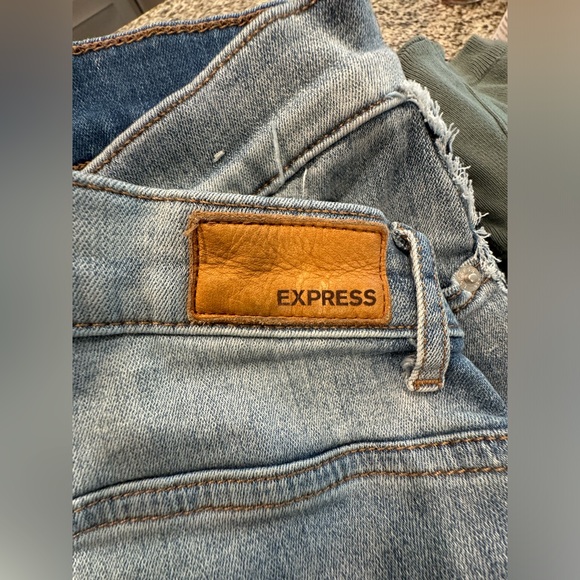 Express skinny jeans, with cute detail on the sides. Size 10R. High rise. - Picture 4 of 6
